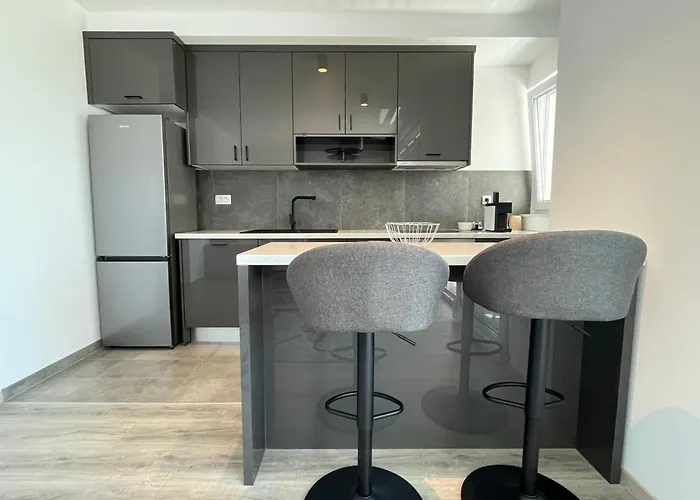 Апартаменты Neue Familienwohnung Meerblick - Klima & Parkplatz Макарска